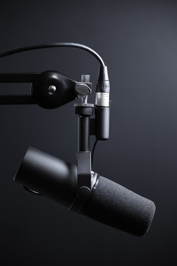 Podcast-Aufnahme-Equipment in professionellem Studio